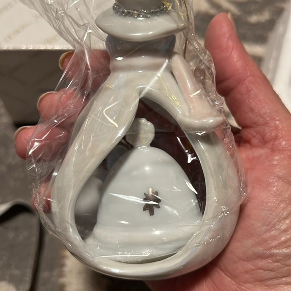 Appletree design porcelain snowman Christmas ornament new in box. - Picture 3 of 4